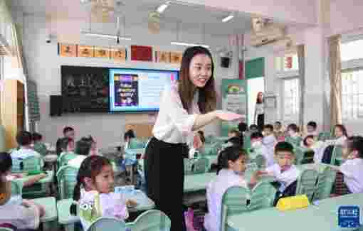 让更多千里马竞相奔腾于伟大时代 ——以习近平同志为核心的党中央引领推动人才工作纪实