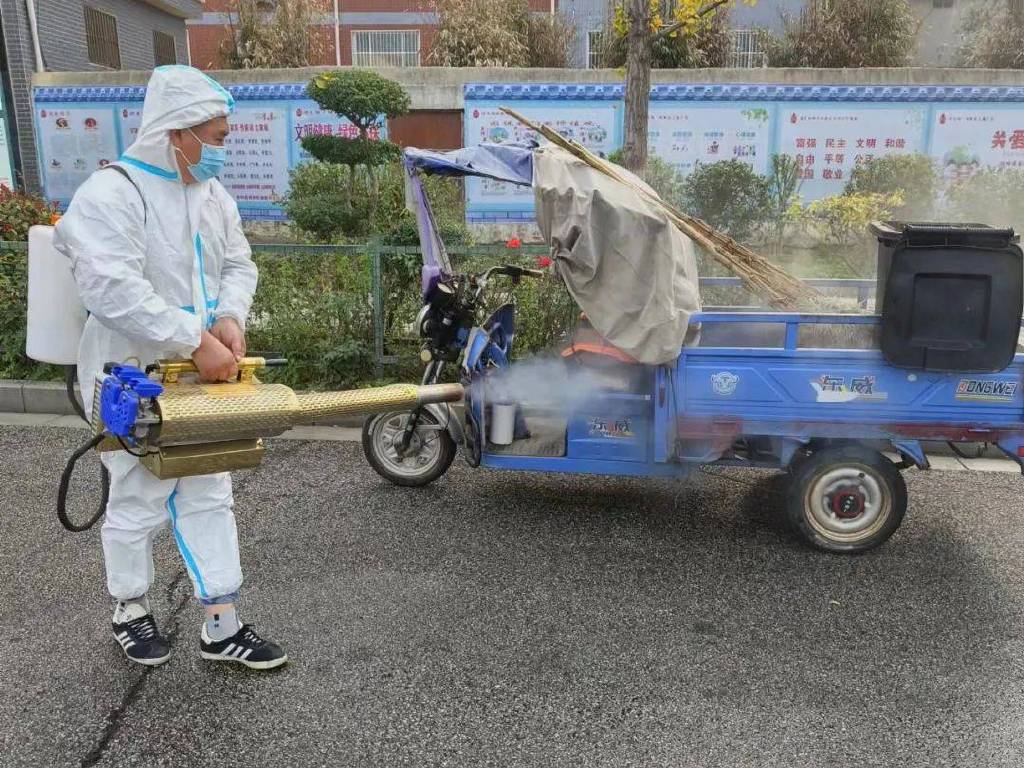 唐河环卫:加大环卫基础设施消杀力度,保障群众出行安全