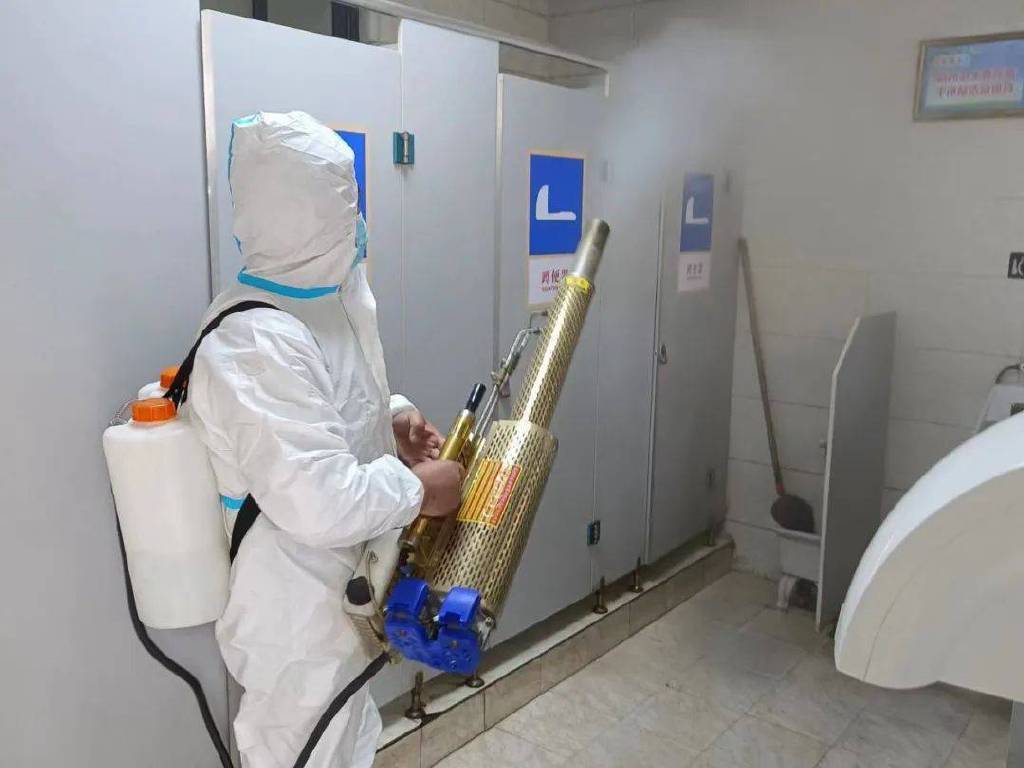 唐河环卫:加大环卫基础设施消杀力度,保障群众出行安全