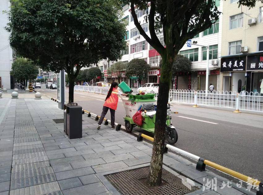 环卫精细化管理让鹤峰更有“颜”