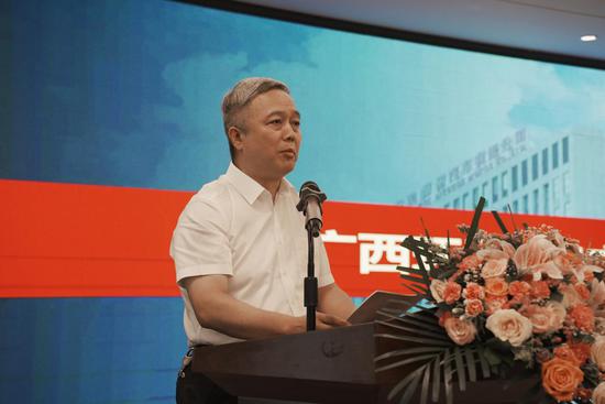 乘龙4款环卫车亮相广西环卫行业年会 共绘绿色转型低碳未来