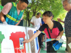党建引领聚人心，家长小朋友们一起参与垃圾分类