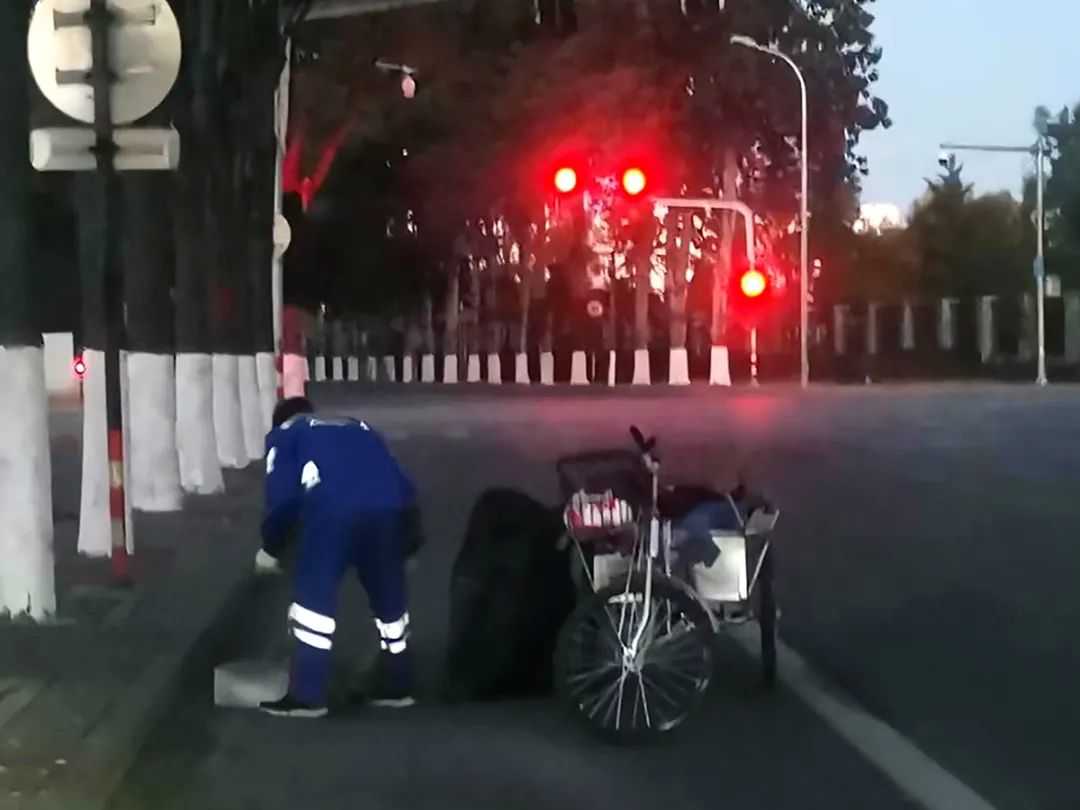 城市美容师 | 环卫工人：迎第一缕晨曦，守护城市洁净