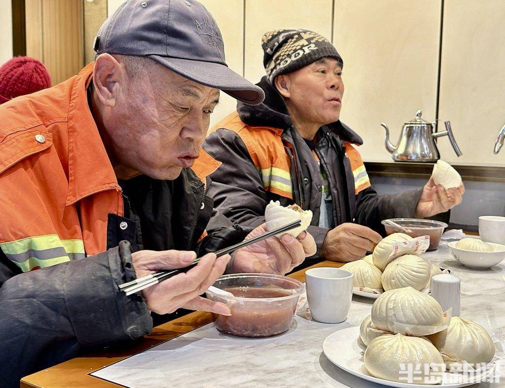 一碗腊八粥，温暖环卫工