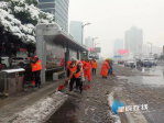长沙芙蓉区环卫中心凝心聚力除冰雪，彻夜奋战保畅通