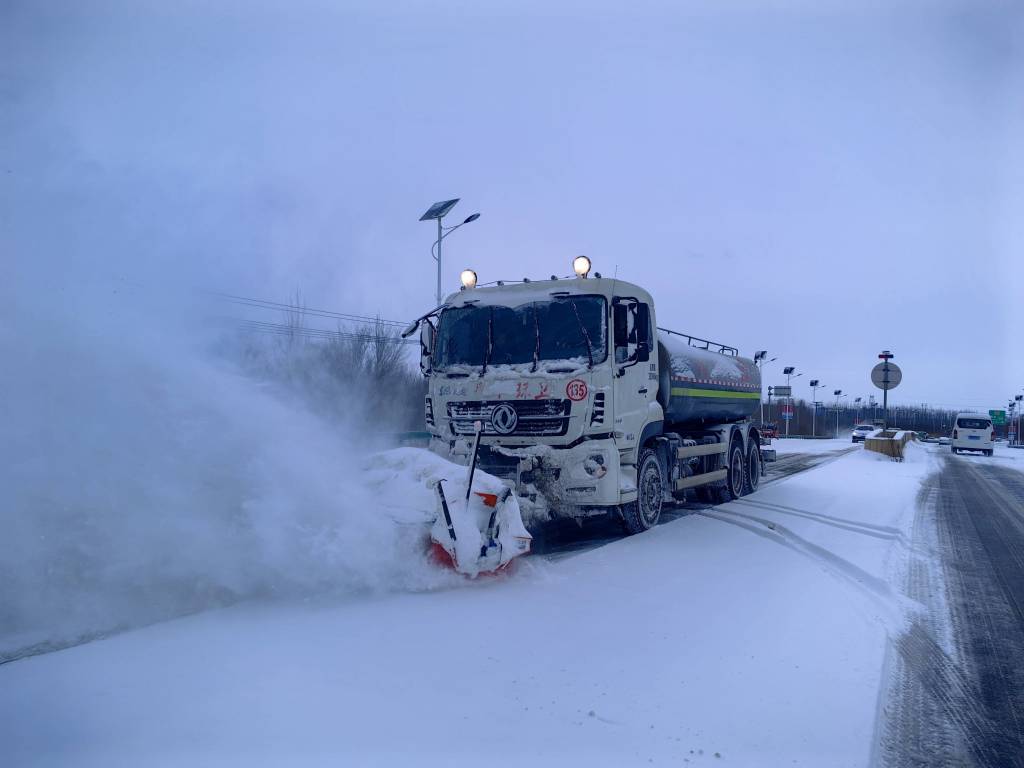 衡水市环卫中心：全力以赴清雪除冰保畅通
