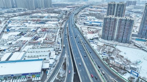 20小时！“热辣滚烫”战风雪 济南市4.5万余人次环卫工人彻夜奋战