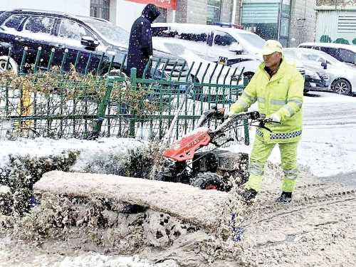 20小时！“热辣滚烫”战风雪 济南市4.5万余人次环卫工人彻夜奋战
