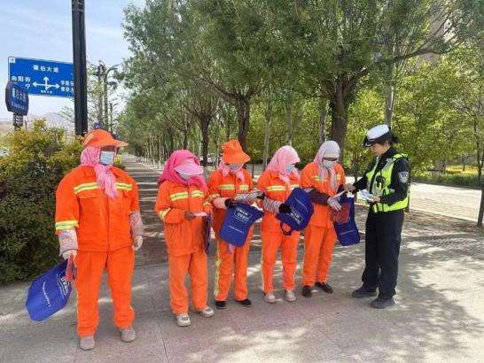 乐都公安交警深入开展环卫工人交通安全宣传