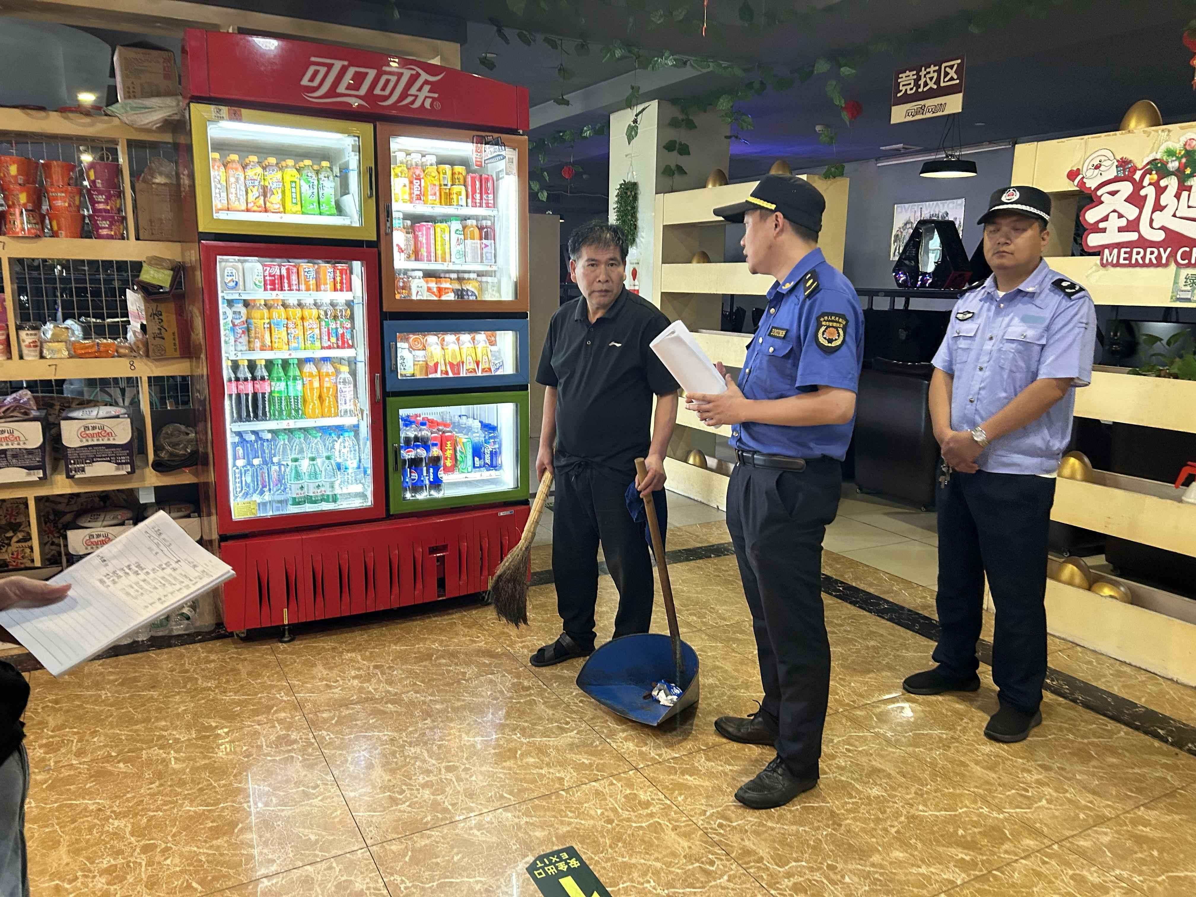 宁波奉化:商铺垃圾分类别犯愁 环卫车辆上门收