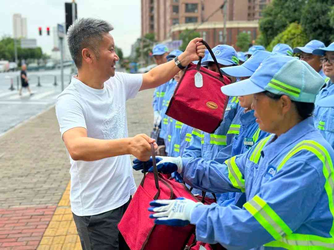 保障不松懈，模式更优化，本市环卫部门多措并举“蒸”战高温