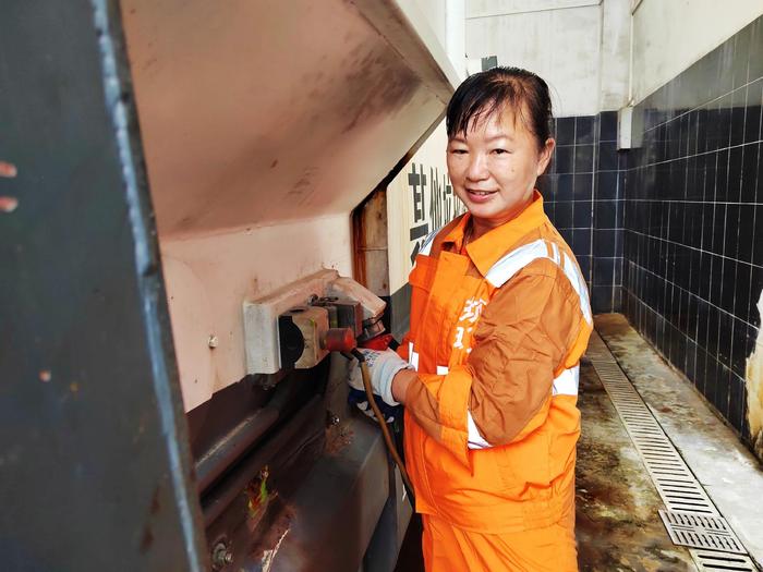 净美守护者④ | 东莞环卫夫妻档：“她清扫，我清运，我们一家人可以在一起”