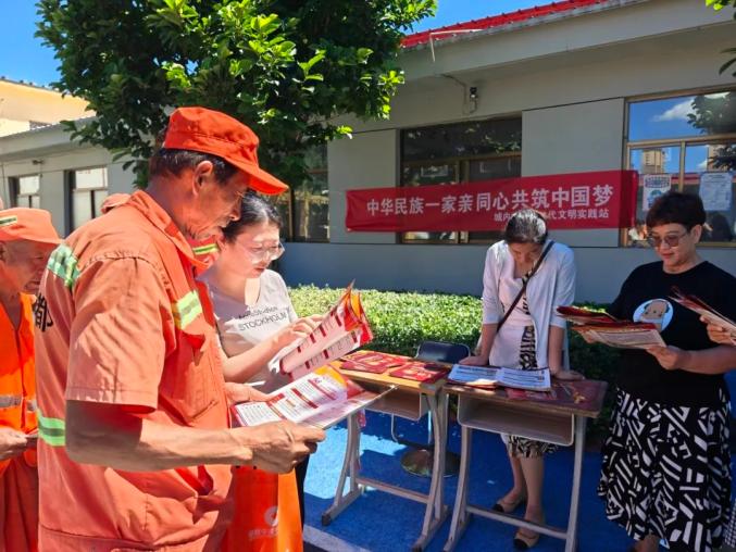 望都镇城内社区开展“走访慰问心连心，民族团结一家亲”关爱环卫工人慰问活动