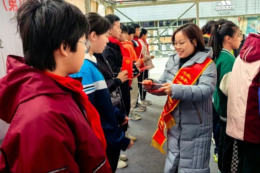 关爱环卫工人子女 携手助力逐梦前行