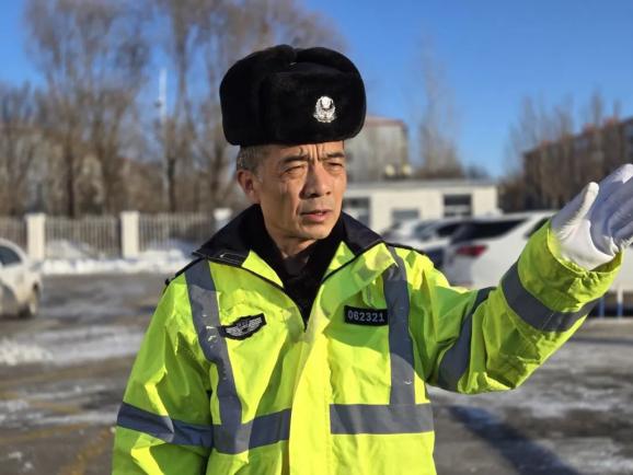 迎亚冬 除隐患 保安全丨大庆交警组织环卫工人开展冬季交通安全宣传活动