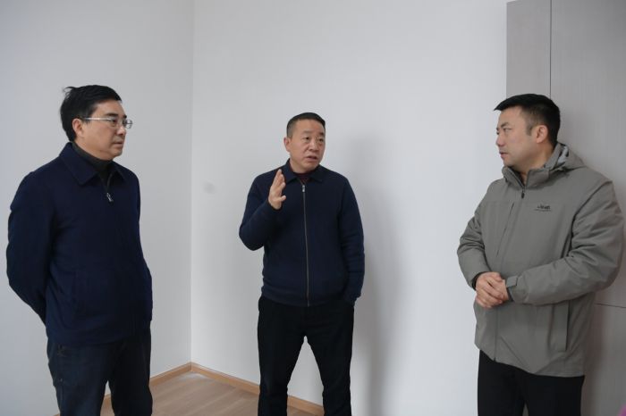 秦永康调研环卫工人住房保障情况