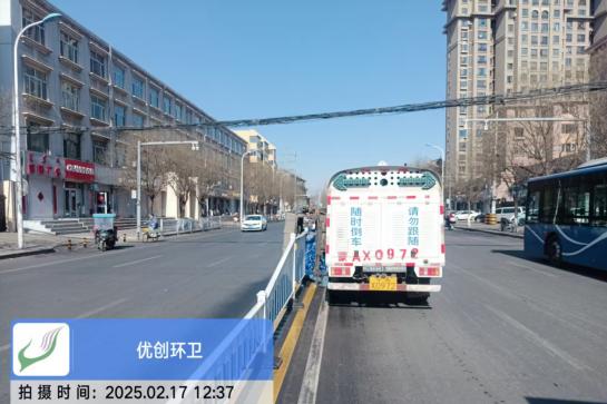 玉泉环卫开展城市家具大清洗专项行动