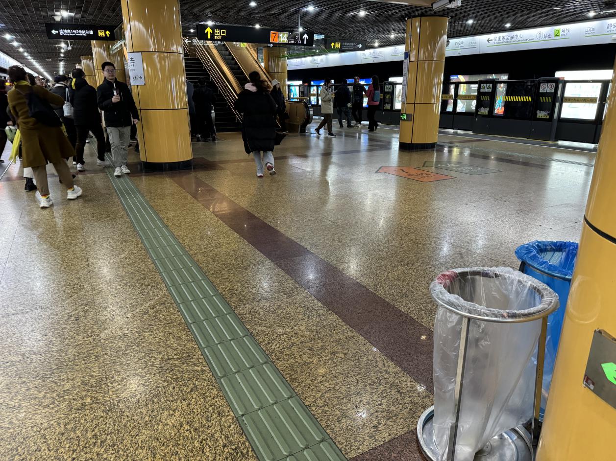 有回音｜重点商圈、地铁站内垃圾桶太难找？上海：将优化调整