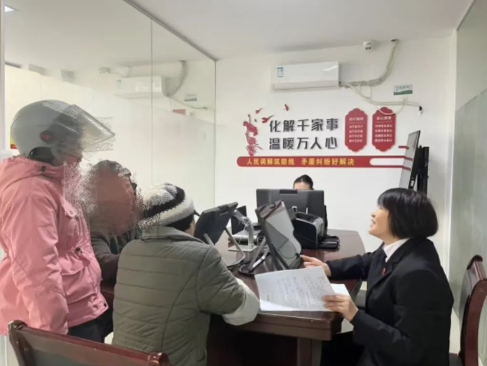 暖心化解环卫工人交通事故
