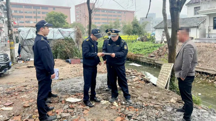 跨省偷倒建筑垃圾？毗邻城管联手破案
