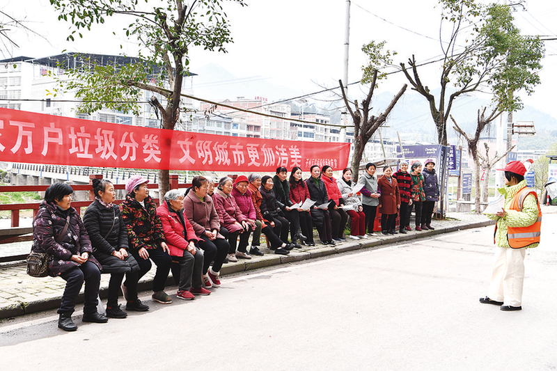 开州区铁桥镇集中升级改造垃圾收集点