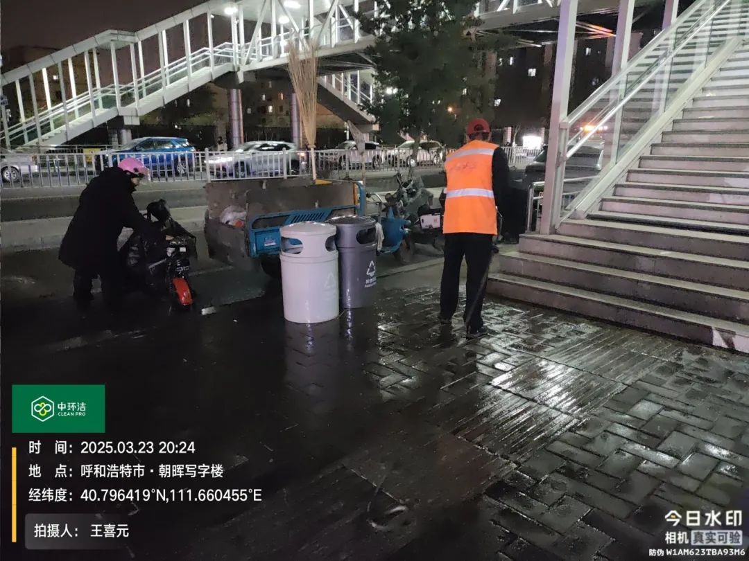 玉泉环卫开展市政设施夜间深度清洁专项行动