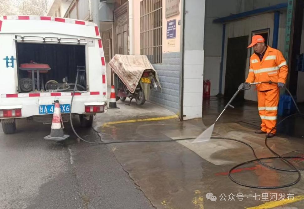 七里河区环卫服务中心多措并举防扬尘 全力守护“兰州蓝”