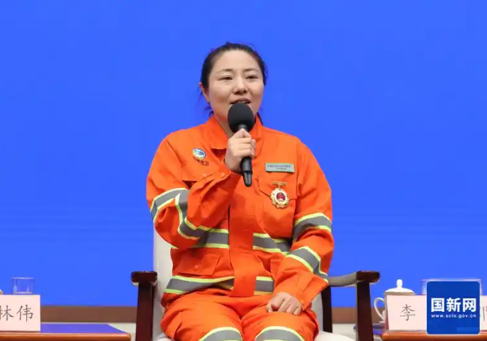新一代环卫工李萌：“抽粪班”最年轻的班长，努力当好“城市美容师”