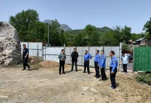 泰安市城市管理局第六服务队到泰山景区宣传督导建筑垃圾处置工作