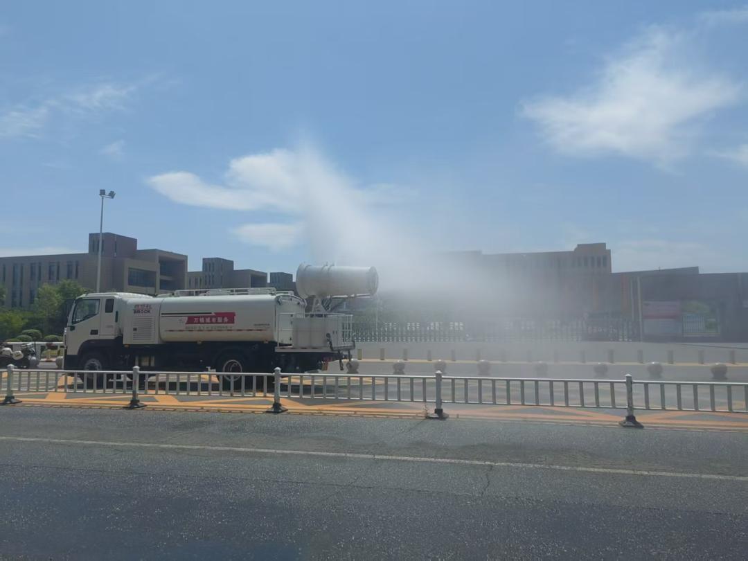 逐梦高考 环卫护航