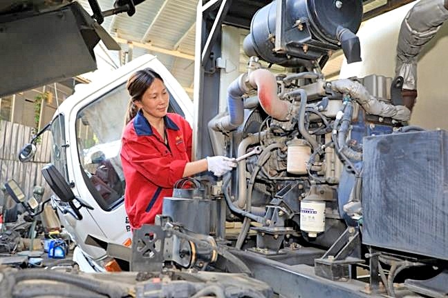 风雪无阻抢修环卫设备 “环卫车保姆” 坚守了20年