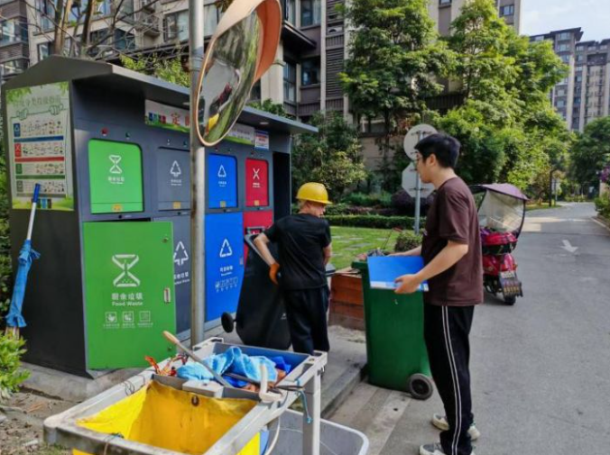 广汉市住房和城乡建设局对物业小区垃圾分类工作开展专项督导