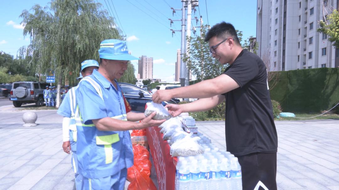 清凉一夏 感恩同行 | 西兰花健身俱乐部开展关爱环卫工人夏日送清凉行动