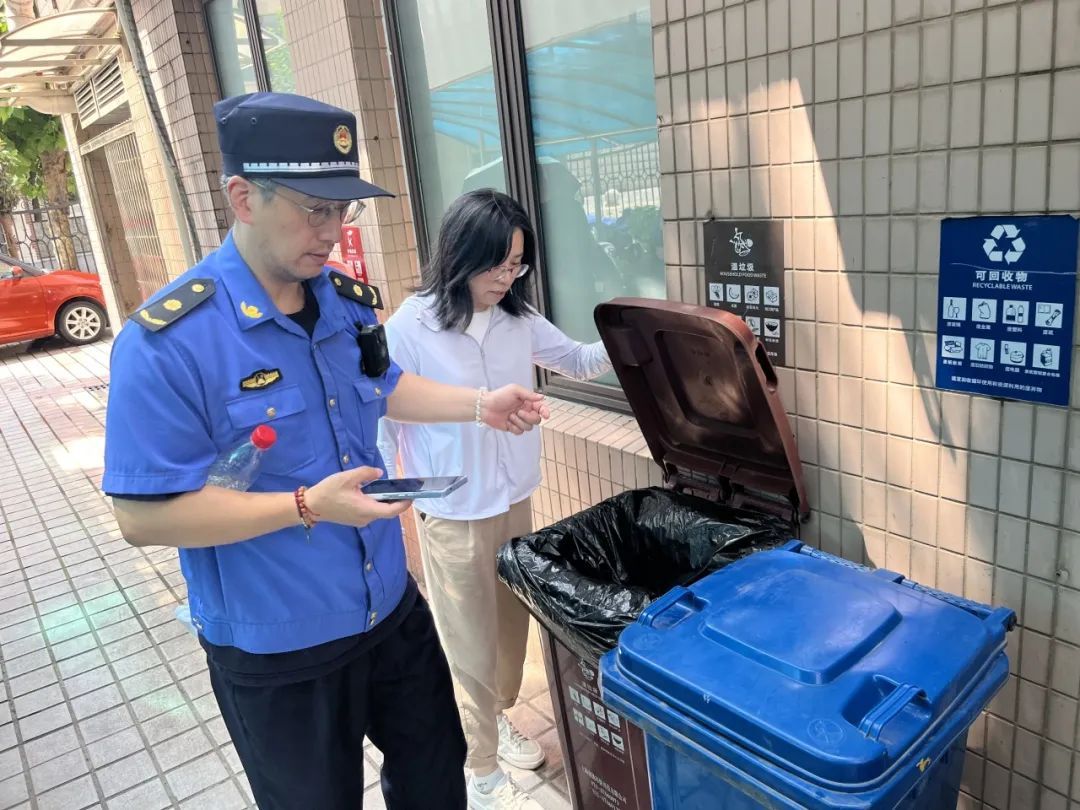 高温天生活垃圾成居民“痛点”？TA们开展专项整治行动
