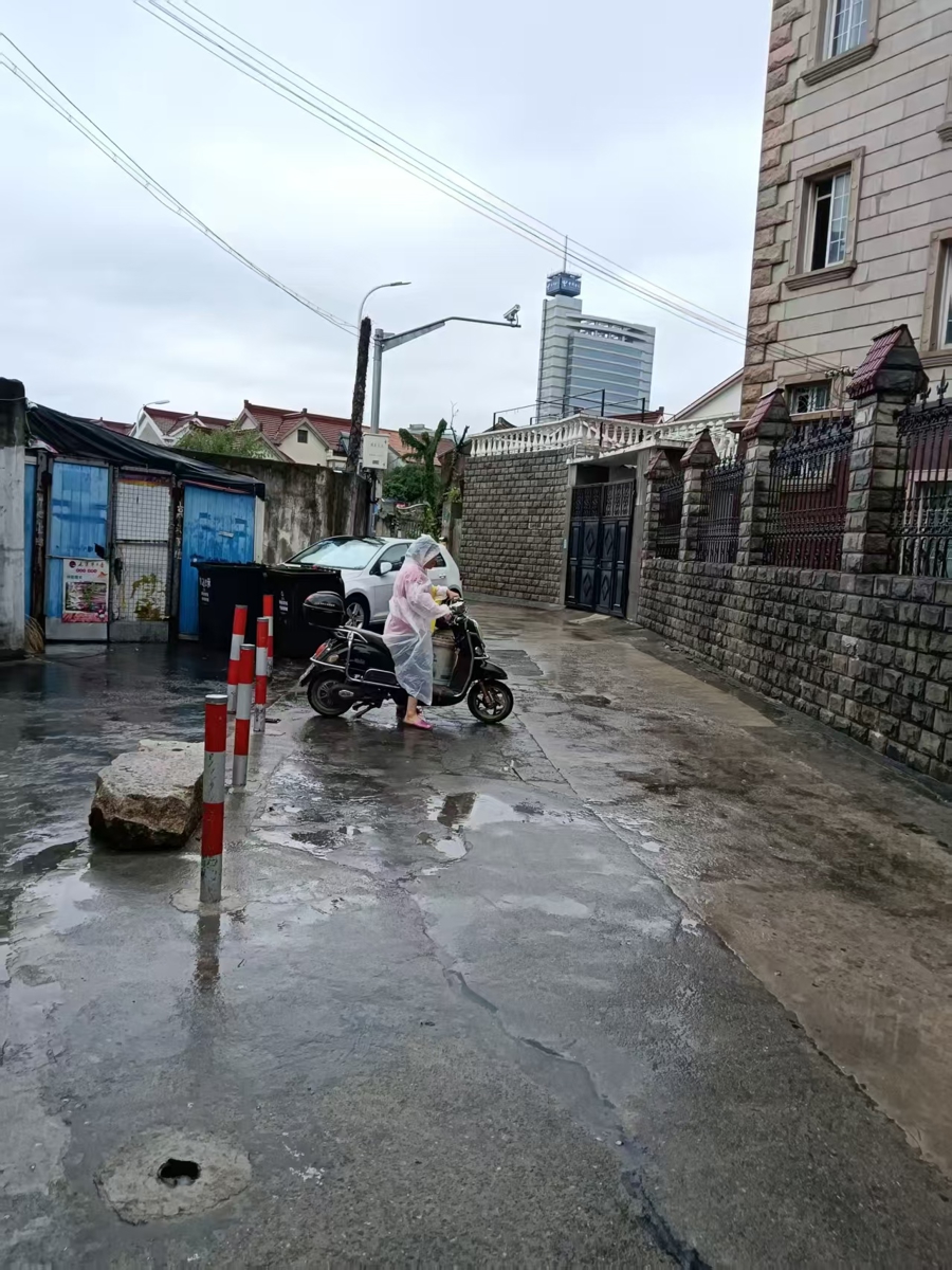 夏令热线|垃圾房近在咫尺 居民苦不堪言
