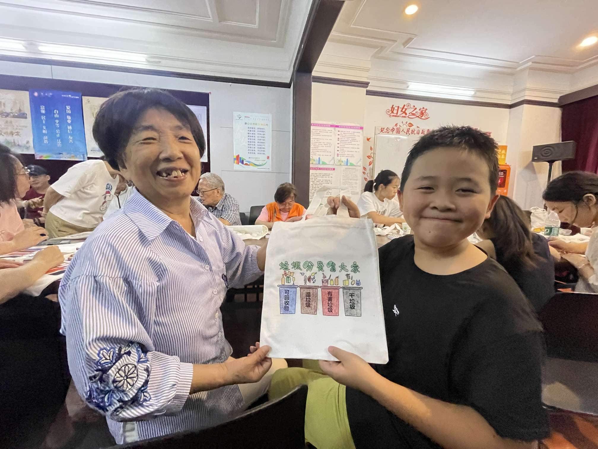 一场“老少互动”的垃圾分类小课堂
