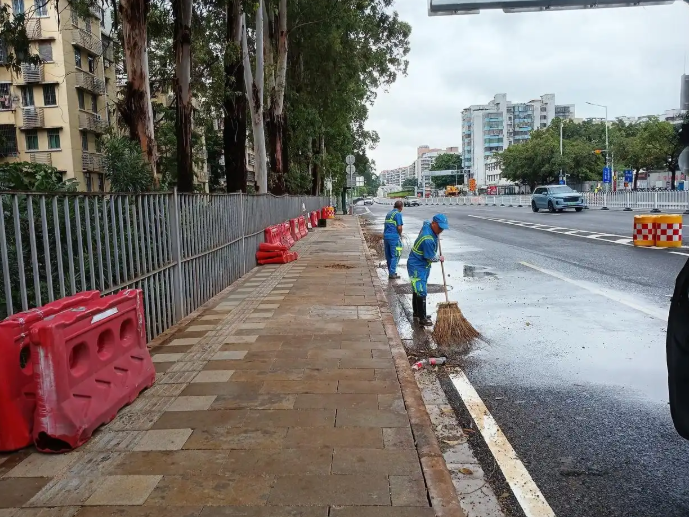 加强环卫保洁、树木修剪加固、广告招牌排查，白云城管全力应对超强台风“桦加沙”