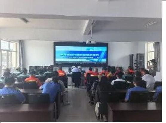 共筑环卫安全屏障 交通安全宣传暖人心