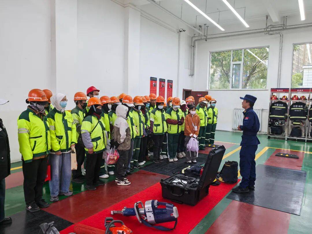 西宁529名环卫工人走进“火焰蓝影院” 享光影盛宴，学消防知识