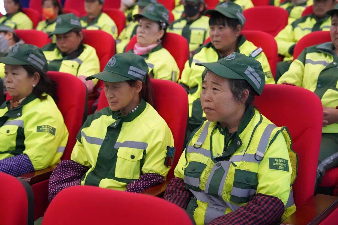 西宁529名环卫工人走进“火焰蓝影院” 享光影盛宴，学消防知识